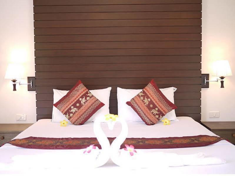 Aromdee At Naithon Beach Exterior foto